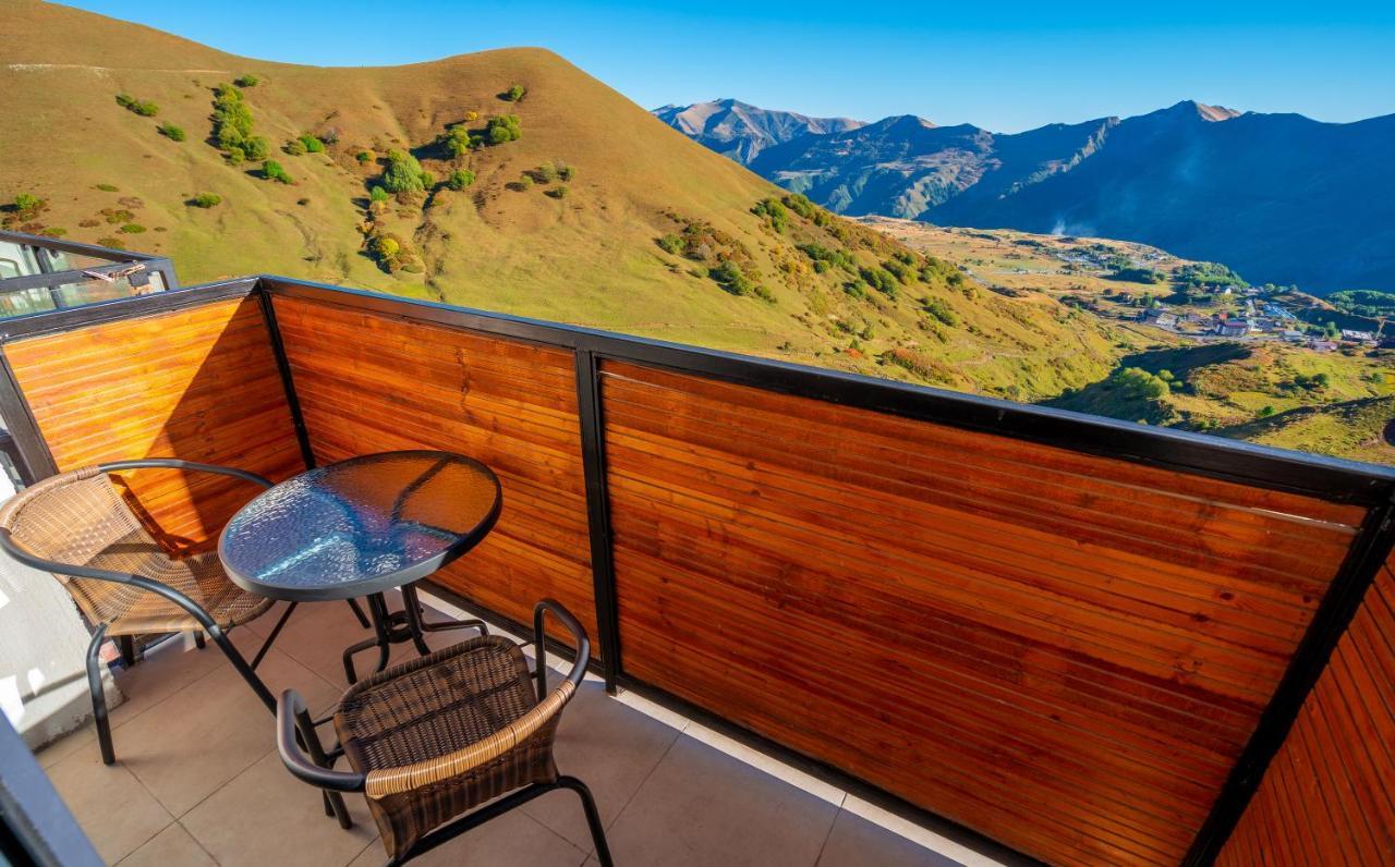 Touch The Mountains, Twins Hotel, New Gudauri Luaran gambar