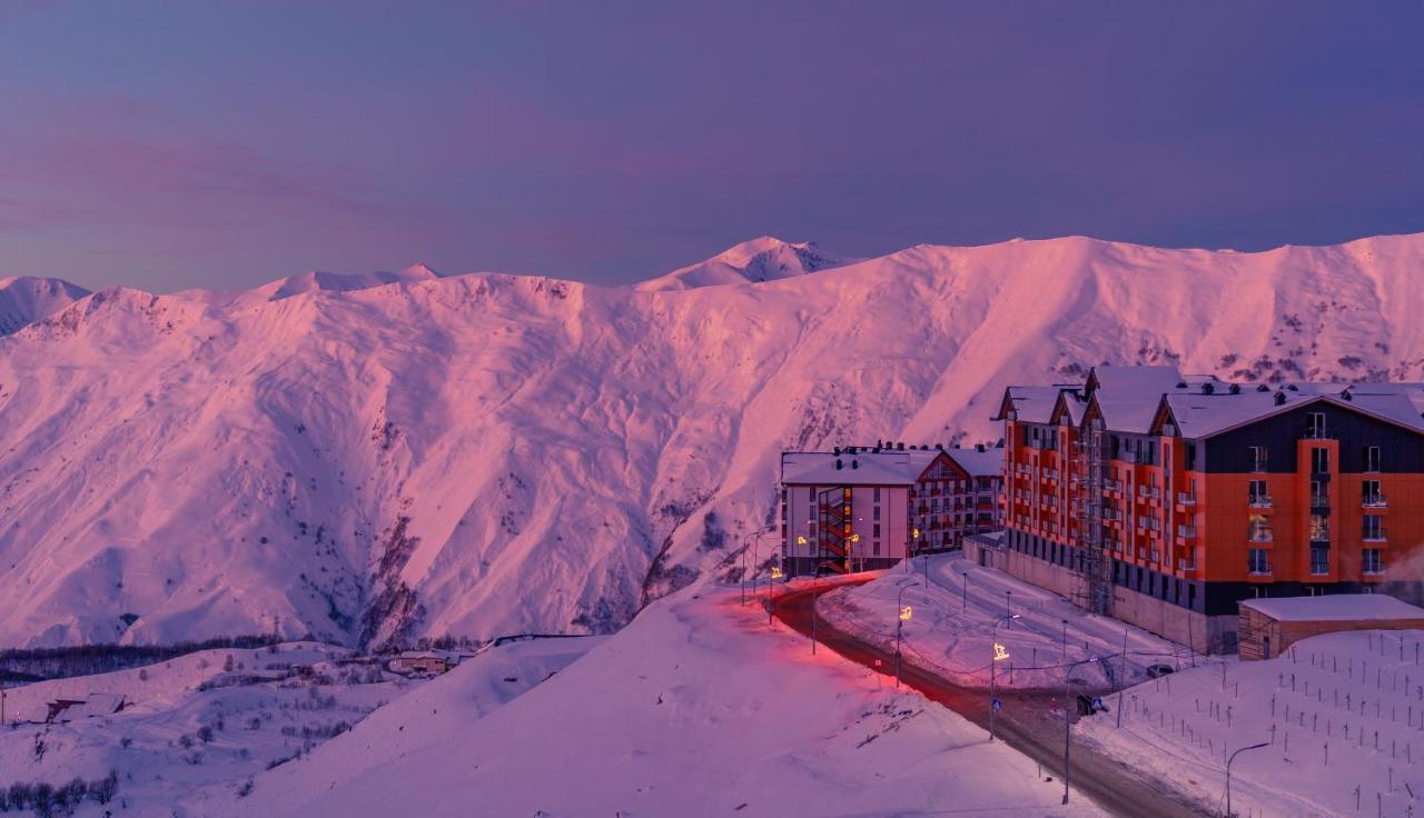 Touch The Mountains, Twins Hotel, New Gudauri Luaran gambar