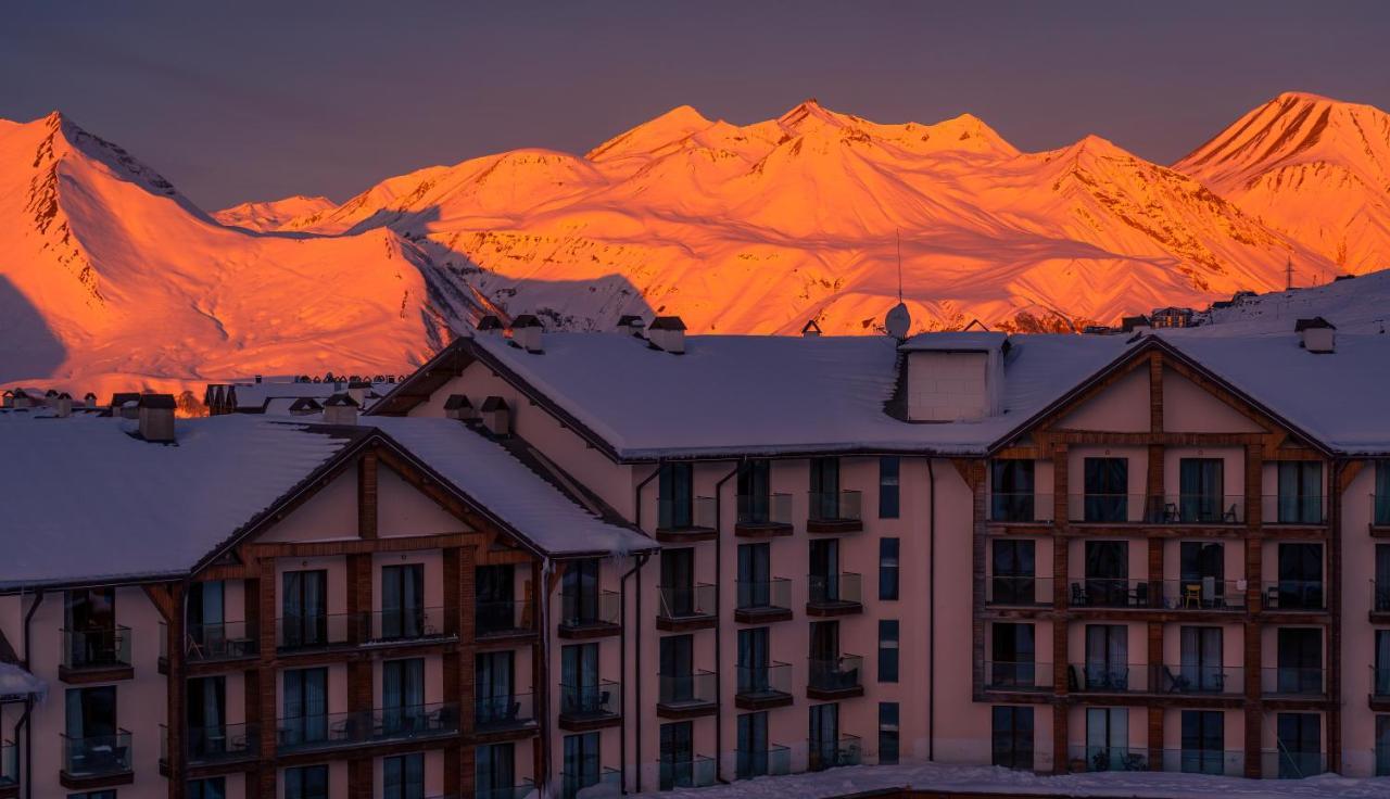 Touch The Mountains, Twins Hotel, New Gudauri Luaran gambar
