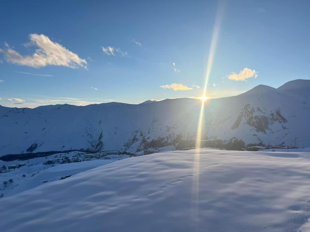 Touch The Mountains, Twins Hotel, New Gudauri Luaran gambar