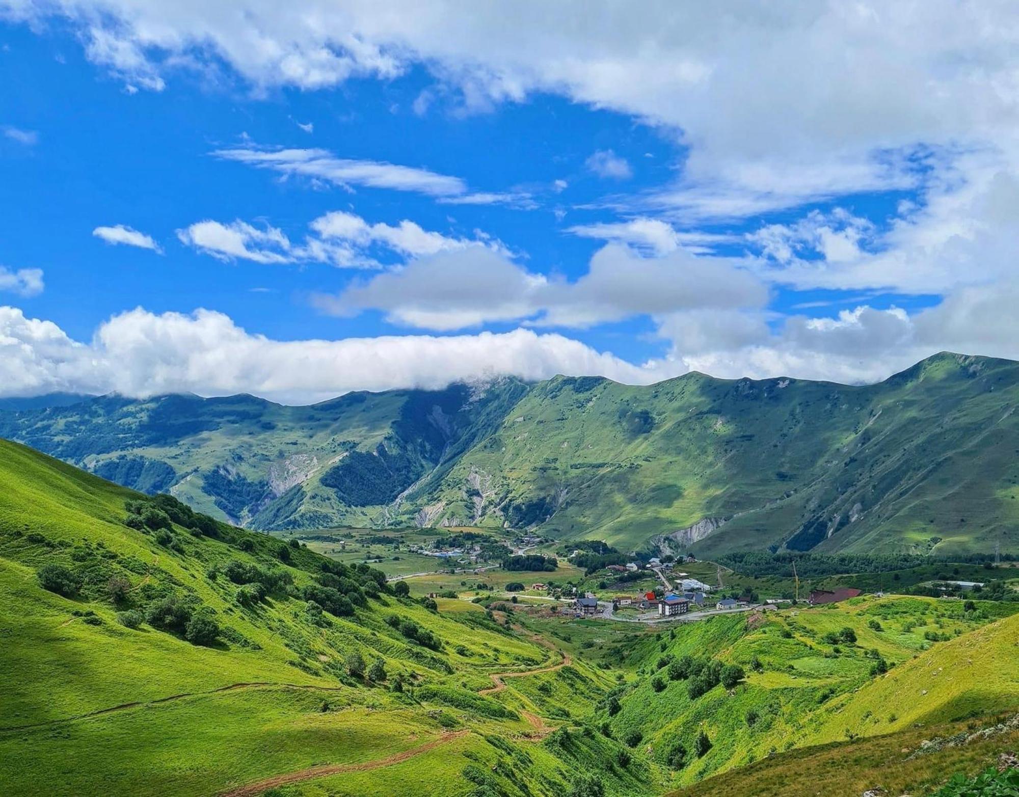 Touch The Mountains, Twins Hotel, New Gudauri Luaran gambar